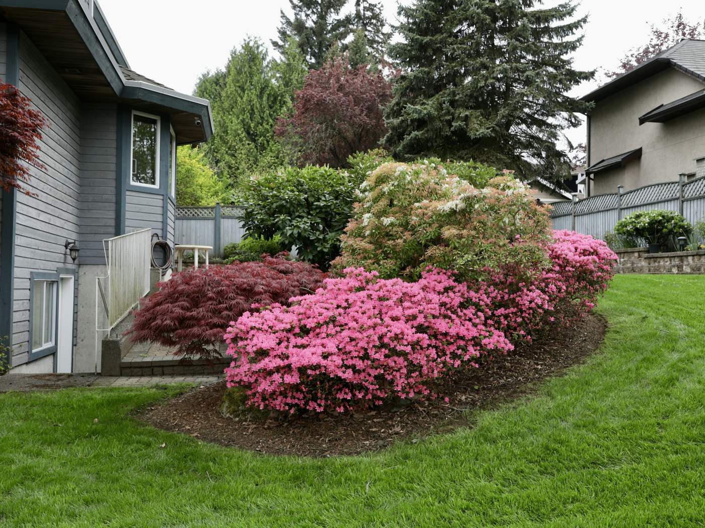 **Cedar Run** · Bed refresh, edging and mulch · 1 day